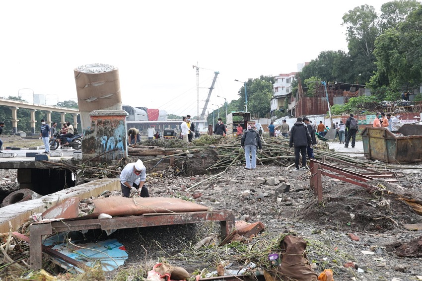 Swacchata Abhiyan in Pune after floods