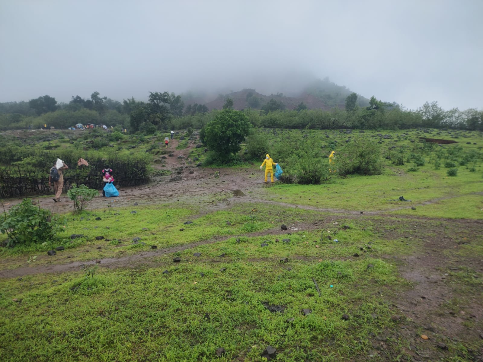 Volunteers at Irshalwadi